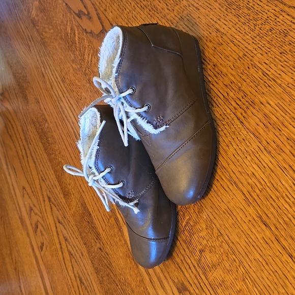 TOMS desert wedge boots - Picture 2 of 9